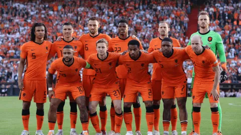 比利时国家队深情送别维尔通亨：难忘往昔，共度退役岁月