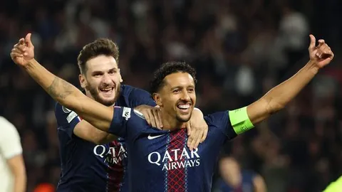 中国女足惜败朝鲜女足，队员泪洒绿茵场