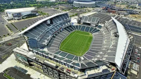 “凌晨3点，王者再战首秀！迎战90后顶级新星，一轮淘汰危机四伏。”