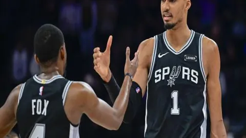 多特续签罗伊斯，传奇故事续写